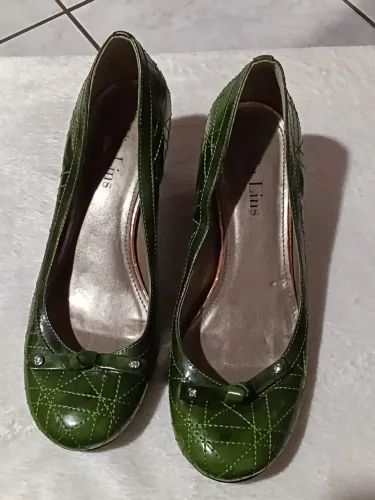 Sapato feminino em verniz, verde NR 37 salto de 6 cm 