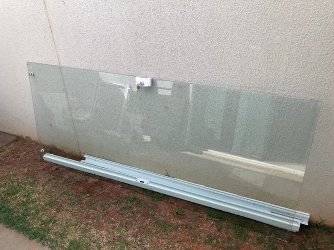 Vendo Porta Blindex completa