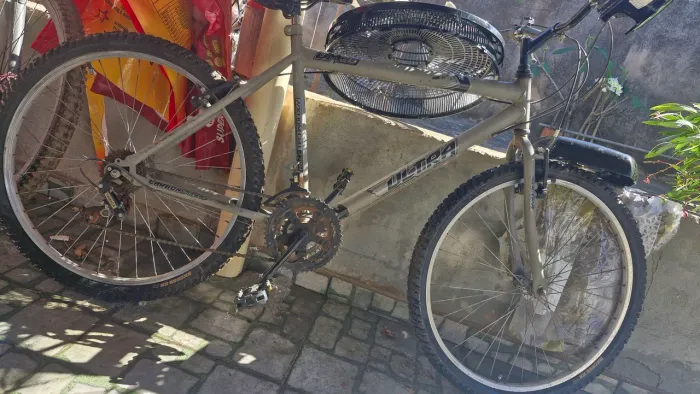 Bicicleta 26 com peneus novos e +2camaras