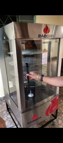 ASSADEIRA ROTATIVA DE FRANGO SEMI-NOVA