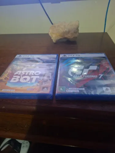 Jogos gran turismo e astro bot novos e lacrados