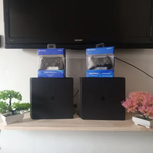 PS4 SLIM 1T (((DESBLOQUEADO))) + 1 CONTROLE NOVO + 30 JOGOS