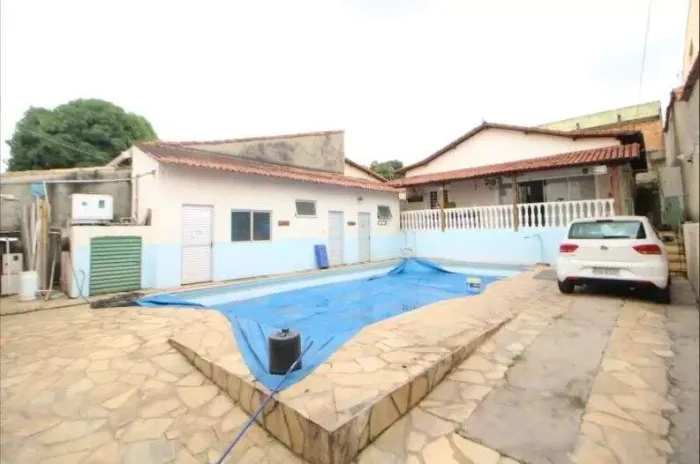 Ótima casa com piscina à venda no Barreiro/BH