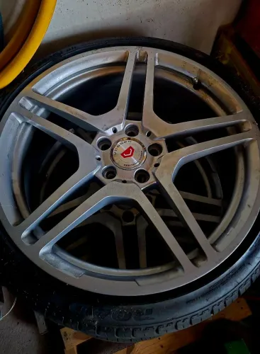 Rodas 19x8.5 furação 5x108, pneus 225 35 