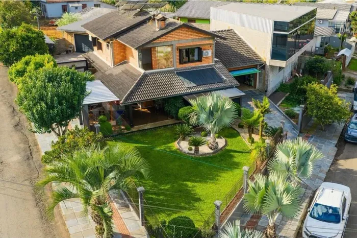 Linda Casa com Piscina Aquecida, Lago Ornamental e Depósito Aceita Permuta!