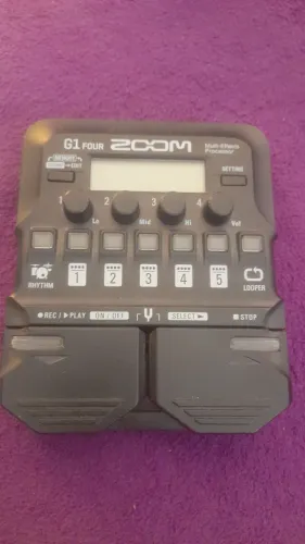 Vendo pedaleira zoom g1 foor em perfeito estado