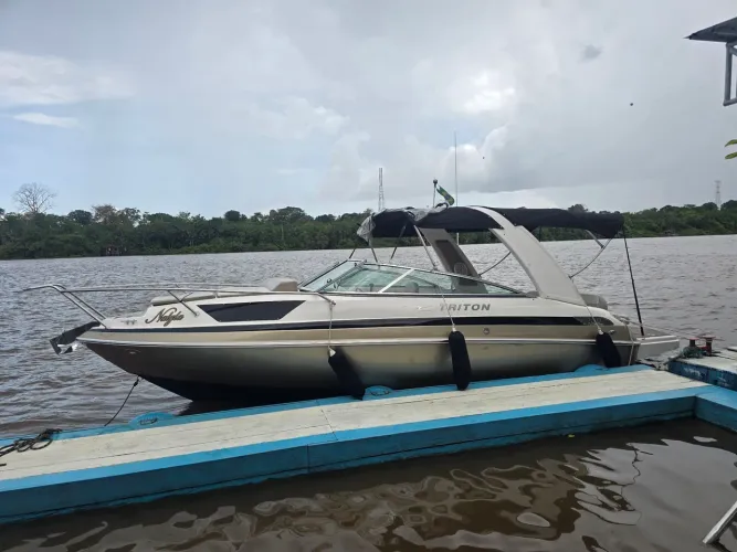 Lancha Triton 230