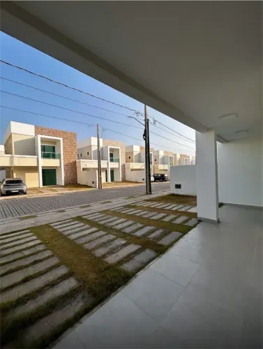 ALUGO CASA COM 3 SUÍTES EM CONDOMÍNIO PRÓX A PRAIA