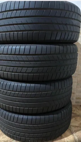 4 Pneus Bridgestone Aro 19 235/50R19 Alenza