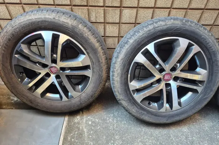 Rodas da Toro aro 17 com pneus Goodyear