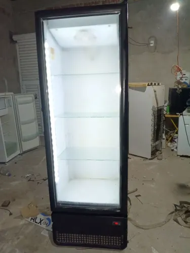 Vendo frizer espositor da Ibera de 550blitris gelando bem funcionando obs não e cervegeiro