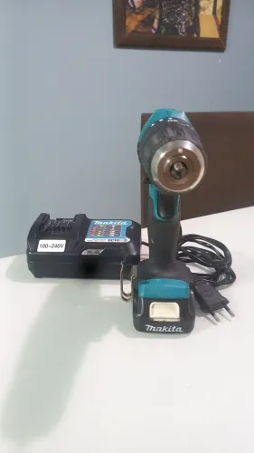 MAKITA PARAFUSADEIRA/FURADEIRA DE IMPACTO A BATERIA 12V COM CARREGADOR