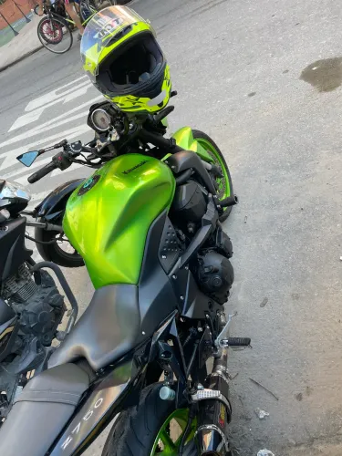 Kawasaki z 750 ano 2012