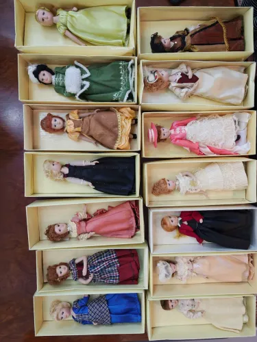 Bonecas damas de época em porcelana lindíssimas planeta deagostine valor por cada boneca