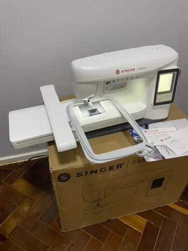 Máquina Bordar Singer EM9305