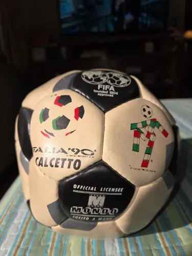 BOLA DE FUTEBOL DE SALÃO ( CALCETTO  ) ITALIANA  , COPA ITÁLIA 90 , OFICIAL , NOVA  !