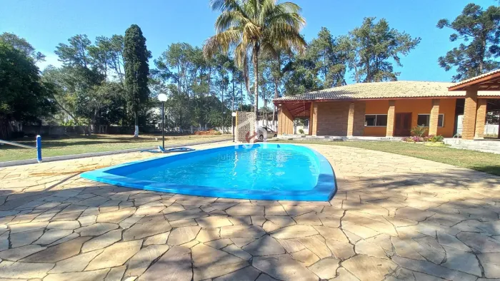 Chácara, 2 Dormitórios & Piscina - Chácaras Reunidas - Pindamonhangaba/SP