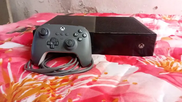 xbox one fat 1TB + controle com fio