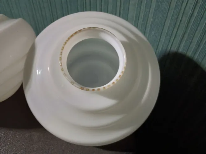 Lustre antigo vidro leitoso redondo em perfeito estado