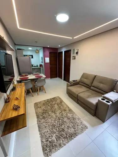 Vendo Apto no Parque Ananin, c/ 2 quartos, sendo 1 suíte, cozinha americana, sala conjugad