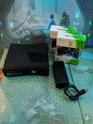 Xbox 360 Completo HD 500GB + 02 controles com fio e 102 jogos !
