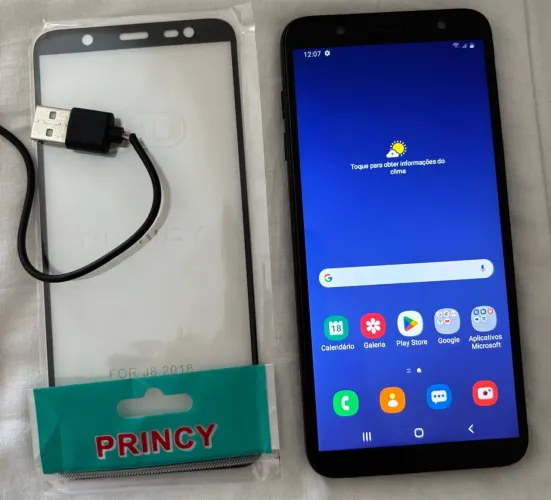 Celular J8