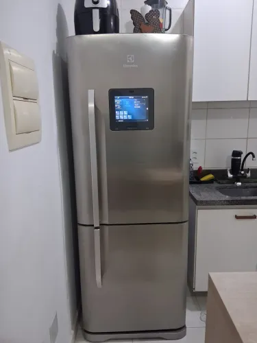 Geladeira inverse Electrolux