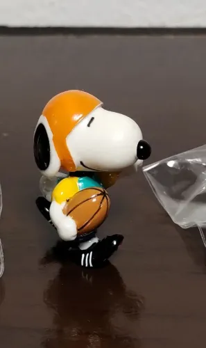 Snoopy football Kinder Ovo 
