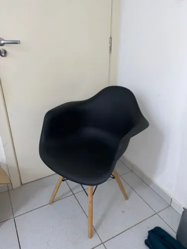 Cadeiras Charles Eames Pretas + Easy Wood Terracota - Ótimo Estado