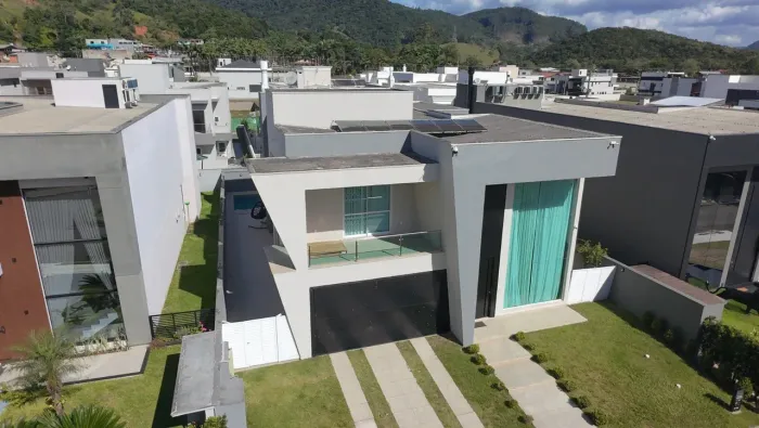 Casa 4 Quartos Decorada Aluguel Anual no Condomínio Caledônia Camboriú
