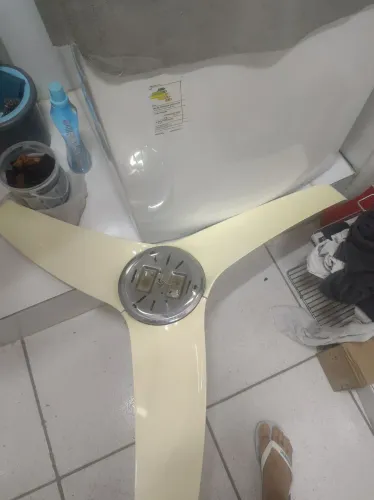 Ventilador de teto para retirar peças