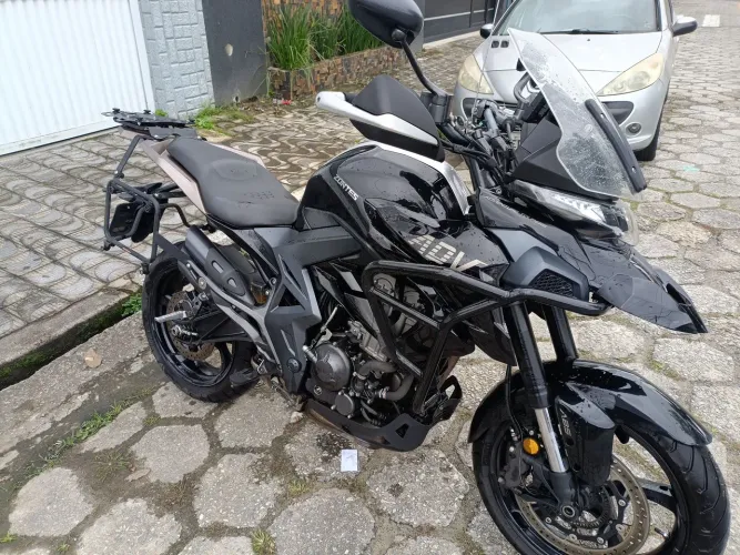 Moto impecável e com seguro 100%