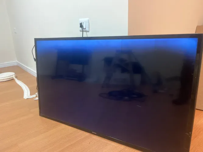 TV Samsung com detalhe a tela só fica assim como na foto