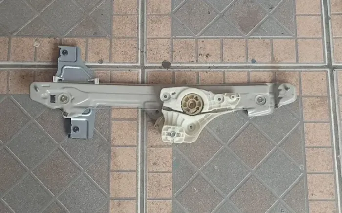 elevador porta traseira direita citroen c4 cactus 19/23