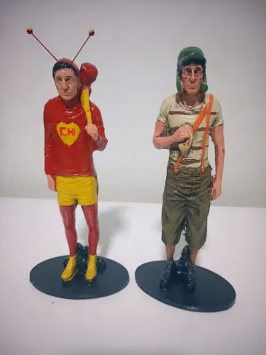Lote 2 Estátuas Chapolin e Chaves! 