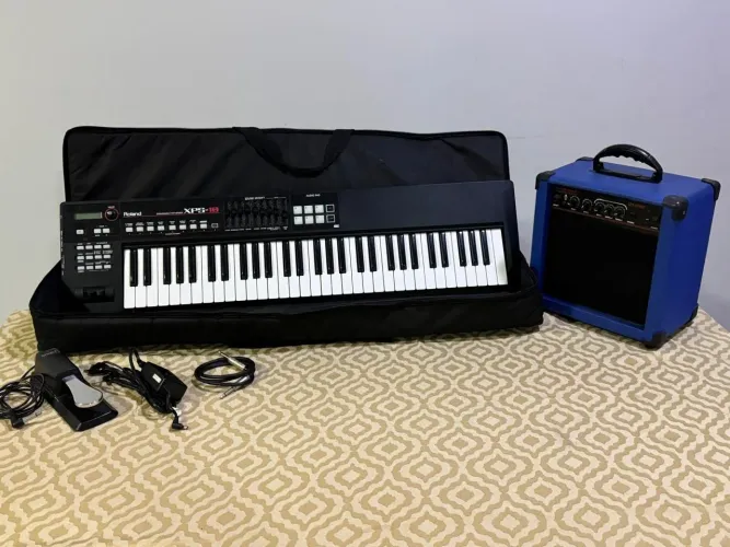 VENDE-SE TECLADO ROLAND XPS-10 COMPLETO NOVÍSSIMO + CAIXA DE SOM