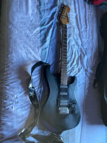 Guitarra Washburn Lyon Series Black HSS - Ótima para Iniciantes e Estudo