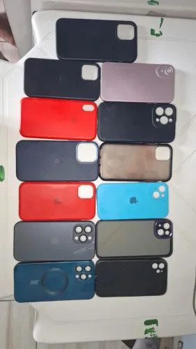 Lote com 37 Capinhas para iPhone - Diversos Modelos (Novas e Usadas)