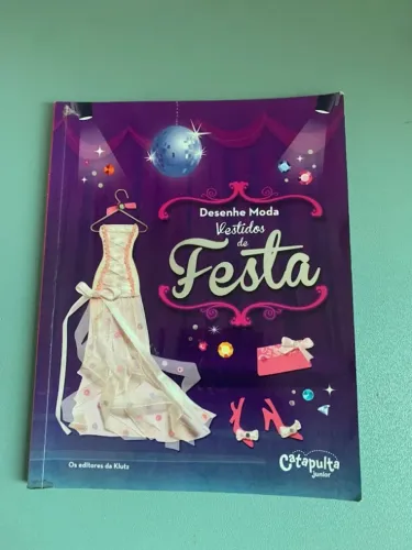 Livro "Desenhe Moda vestidos de festa" infantojuvenil