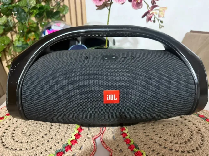 JBL BOMBOX