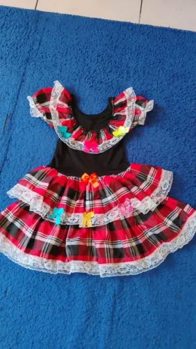 Vendo um vestido de caipira para criança de 9 anos