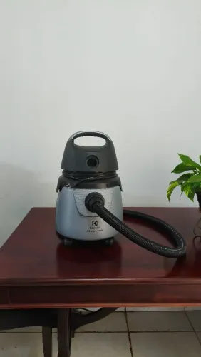 Aspirador de Pó e Água Electrolux A10 Smart 1400W - Completo + 2 Sacos Novos