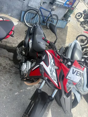 XRE 300 muito nova