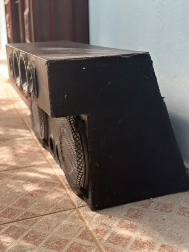 Caixa de som automotivo