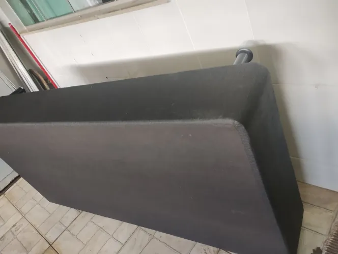 Vendo base de cama de solteiro
