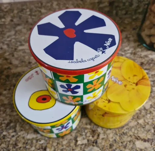 Lote latas antigas Coleção Neve 2006 Isabela Capeto + Lata Floral - originais