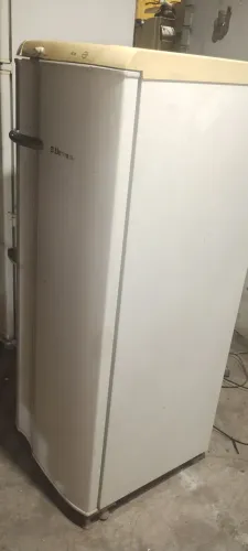 Vendo Geladeira Electrolux Pequena, Funcionando Perfeitamente 03 meses de Garantia.