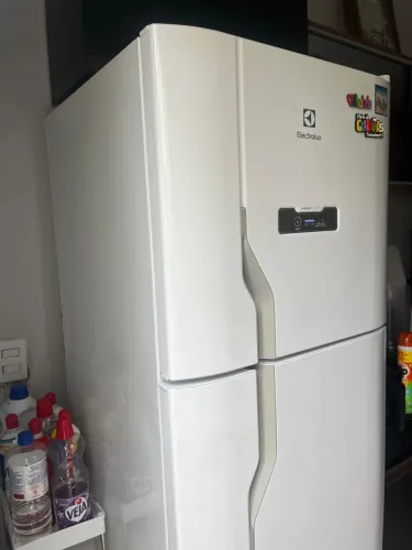 Geladeira Electrolux Frost Free 371L Função Drink Express Duplex Branca