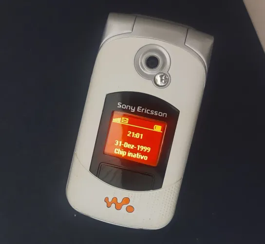 SONY Ericsson w300 celular antigo da CLARO RELIQUIA LINDO 