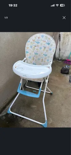 Cadeira de alimentação infantil